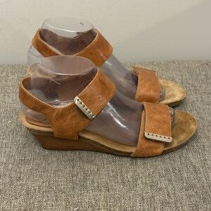 Sofft Verdi II wedge Tan Leather Sandals Size 7.5